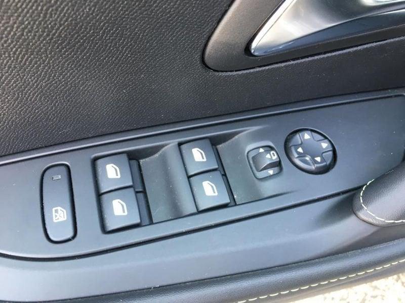 Peugeot 208 PureTech 130 EAT8 GT 5p PARI AL NUOVO * ACCESSORIATA