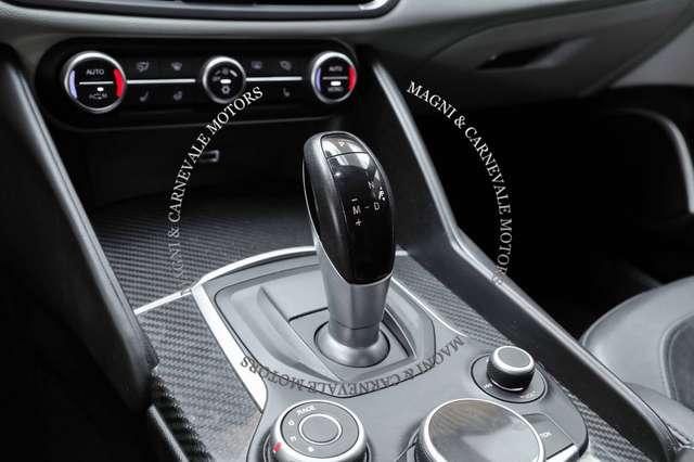 Alfa Romeo Giulia QUADRIFOGLIO|SPECIAL PAINT|HARMAN/KARDON|19''|