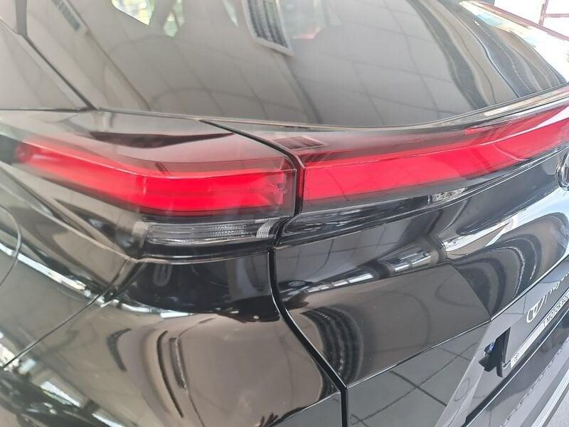 Toyota C-HR Plug-in Hybrid 220 Lounge Hero