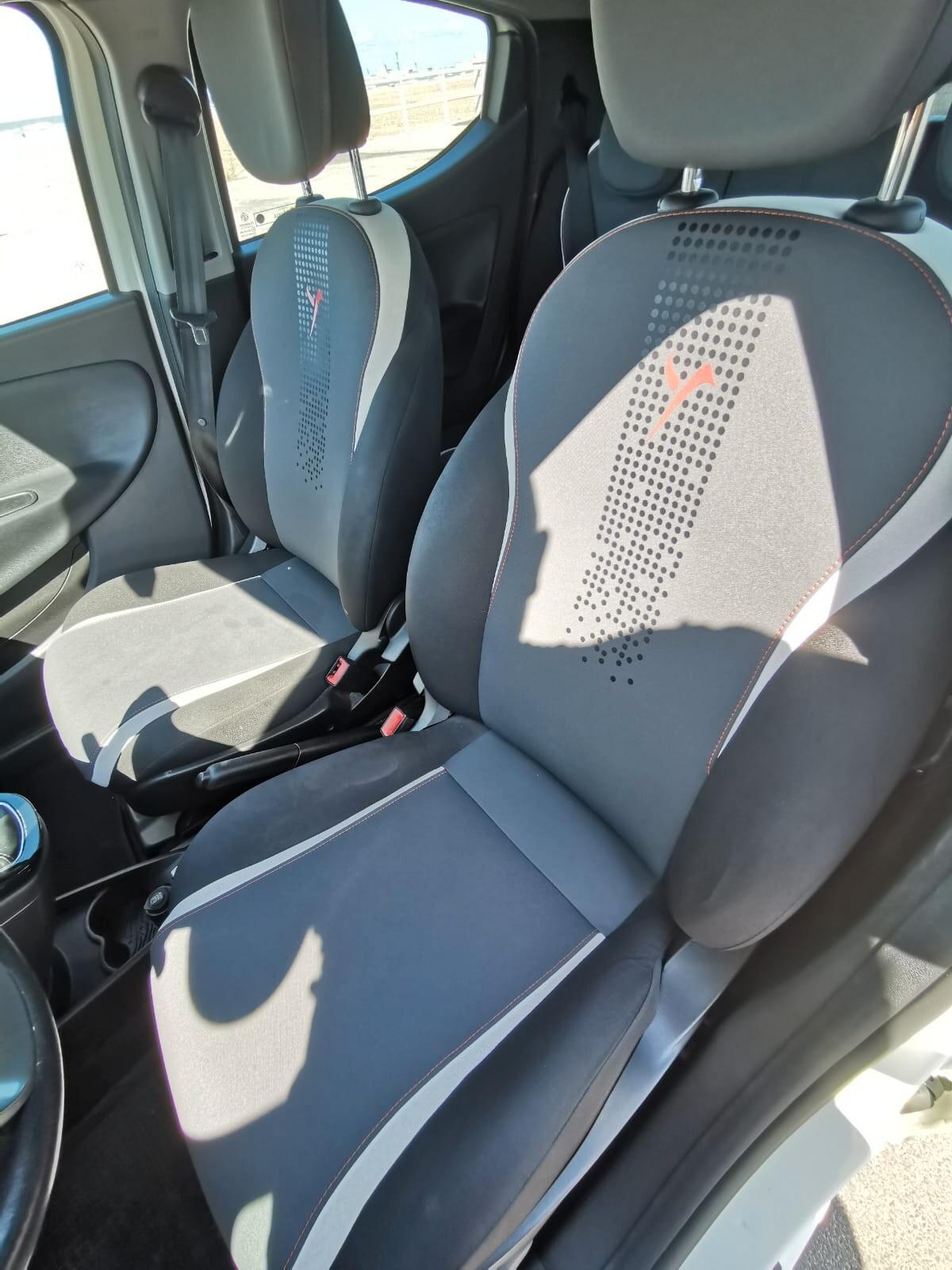 Lancia Ypsilon 1.3 MJT 16V 95 CV 5P. Gold - 2015