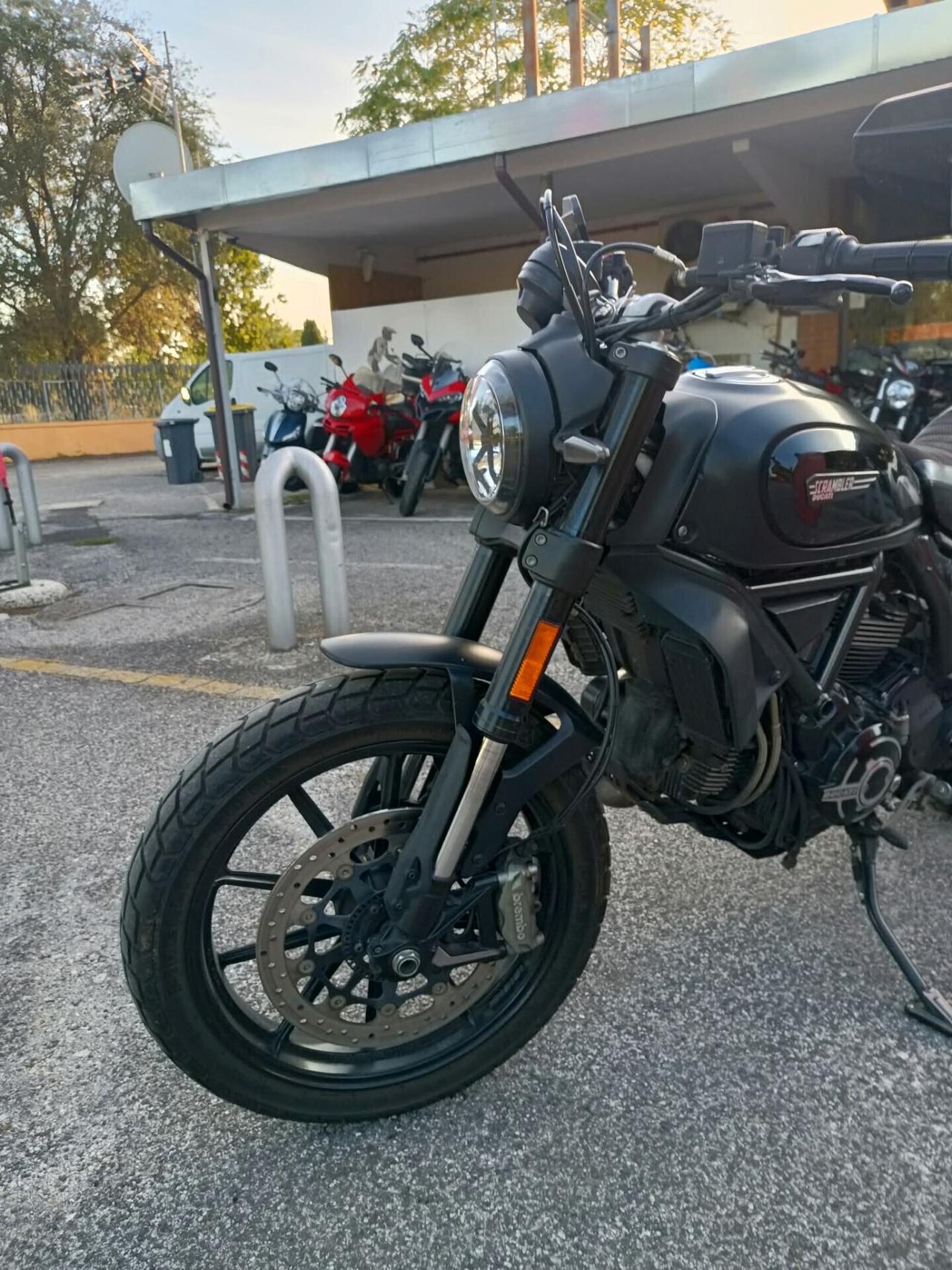 Ducati Scrambler 800 ICON DARK