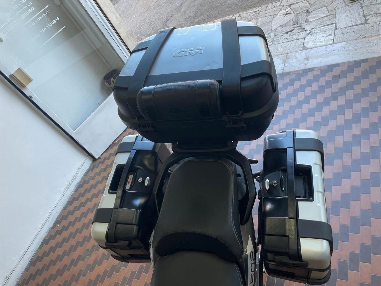 Benelli TRK 502 + Tris di valigie