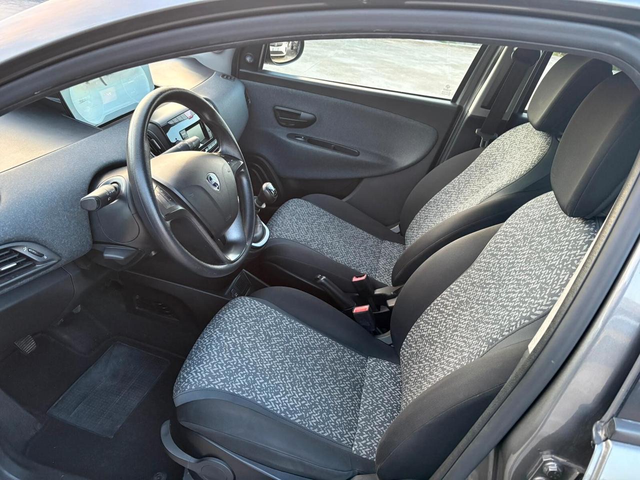 Lancia Ypsilon 1.0 FireFly 5P Hybrid Ecochic Silver