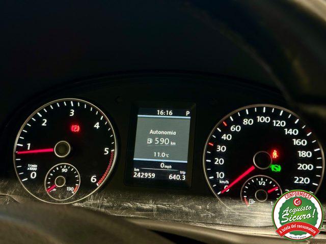 VOLKSWAGEN Touran 2.0 TDI 140CV DSG Highline *NEOPAT*7 POSTI*PELLE*