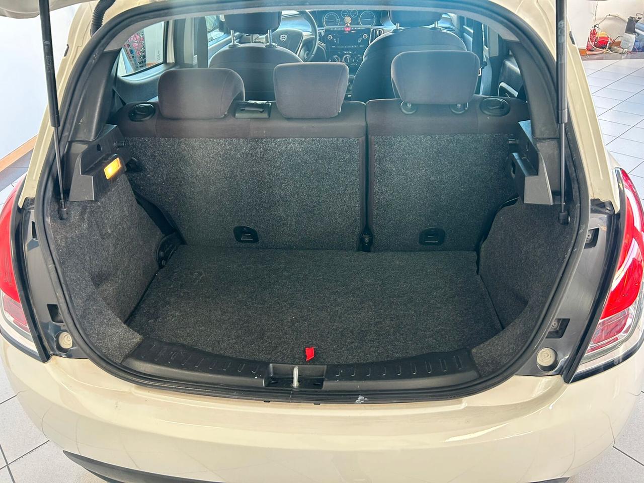 Lancia Ypsilon 1.2 GPL X NEOPATENTATI2013