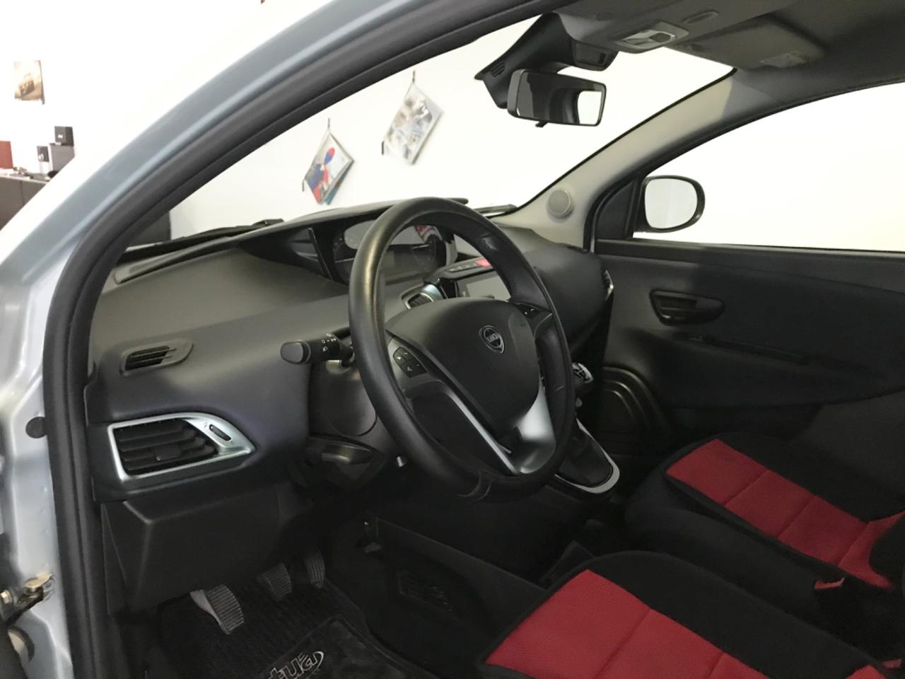 Lancia Ypsilon 1.0 FireFly 5 porte S&S Hybrid Gold Plus