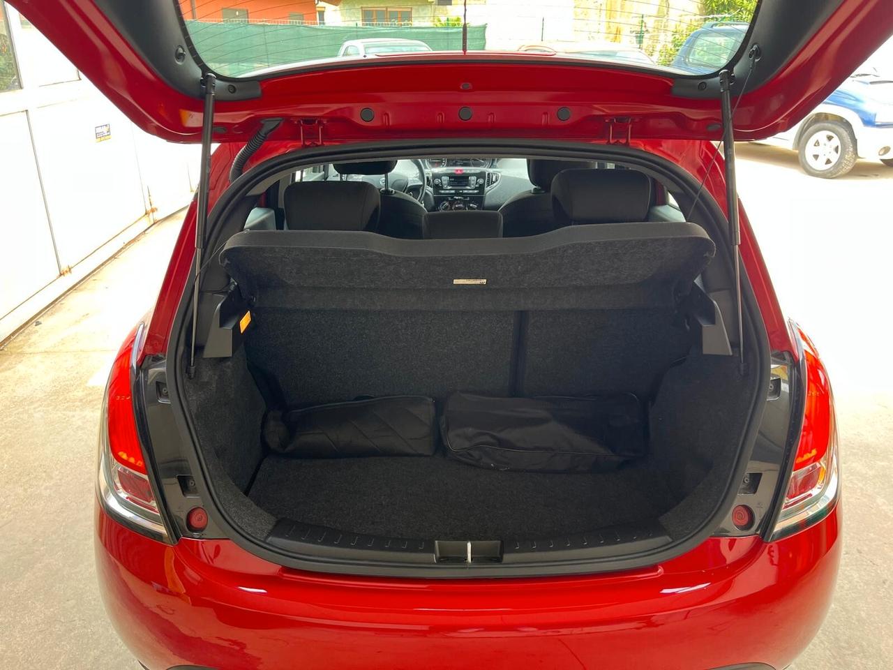 Lancia Ypsilon 1.2 69 CV 5 porte GPL Ecochic Elefantino Blu