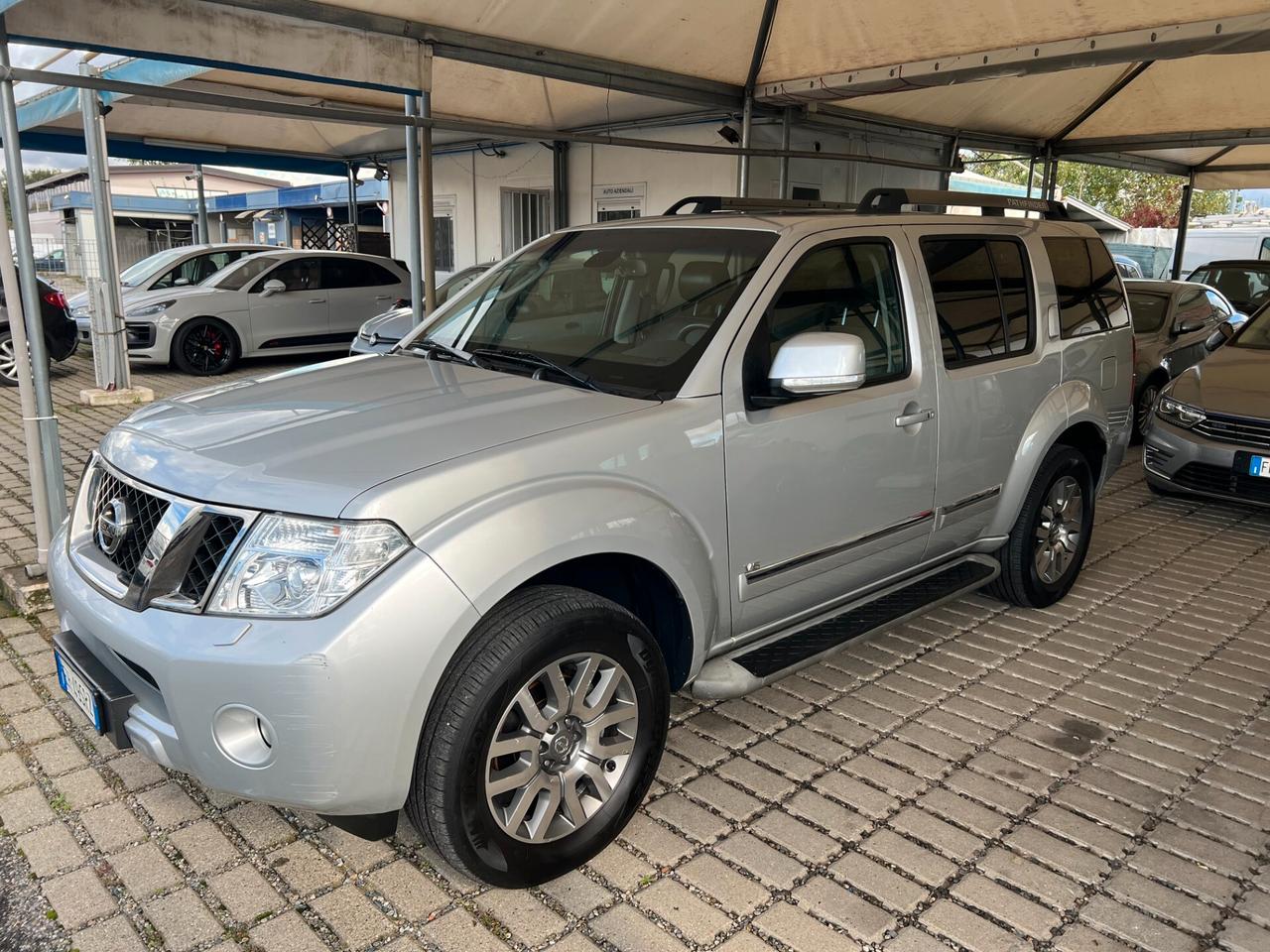 Nissan Pathfinder 3.0 dCi LE V6 4WD 7 POSTI