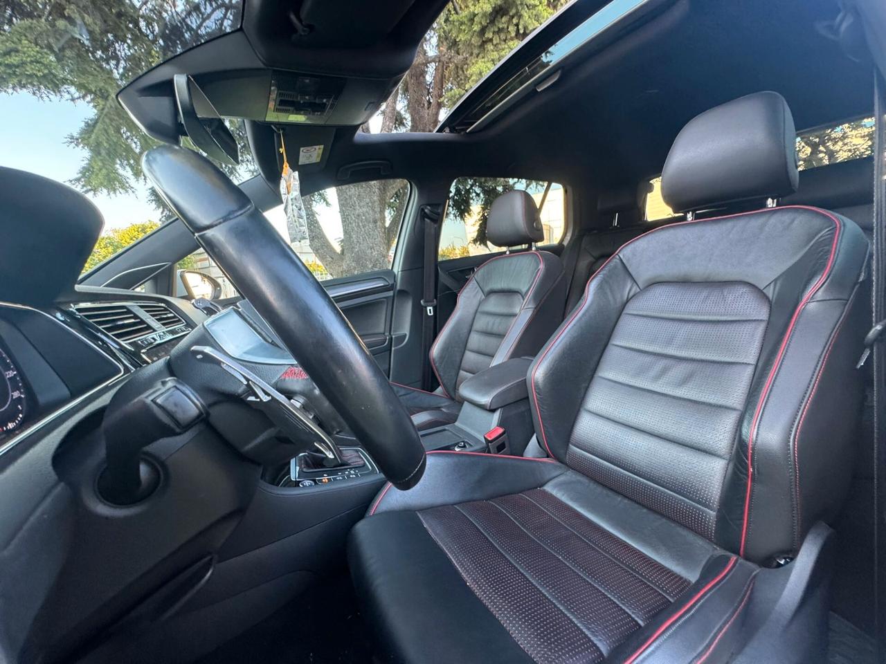 Volkswagen Golf GTI Golf 2.0 TSI GTI
