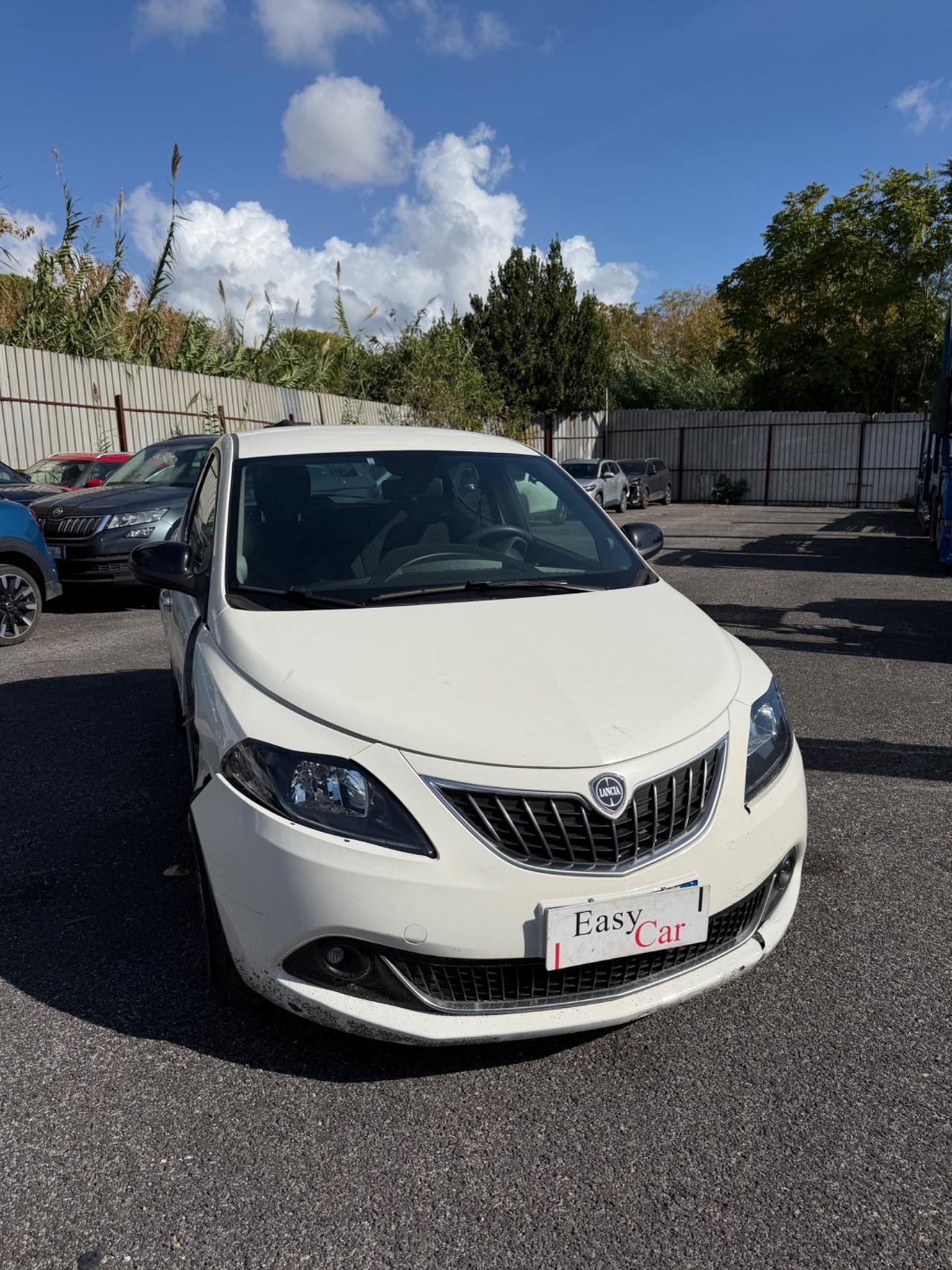 Lancia Ypsilon 1.0 Hybrid SINISTRATA
