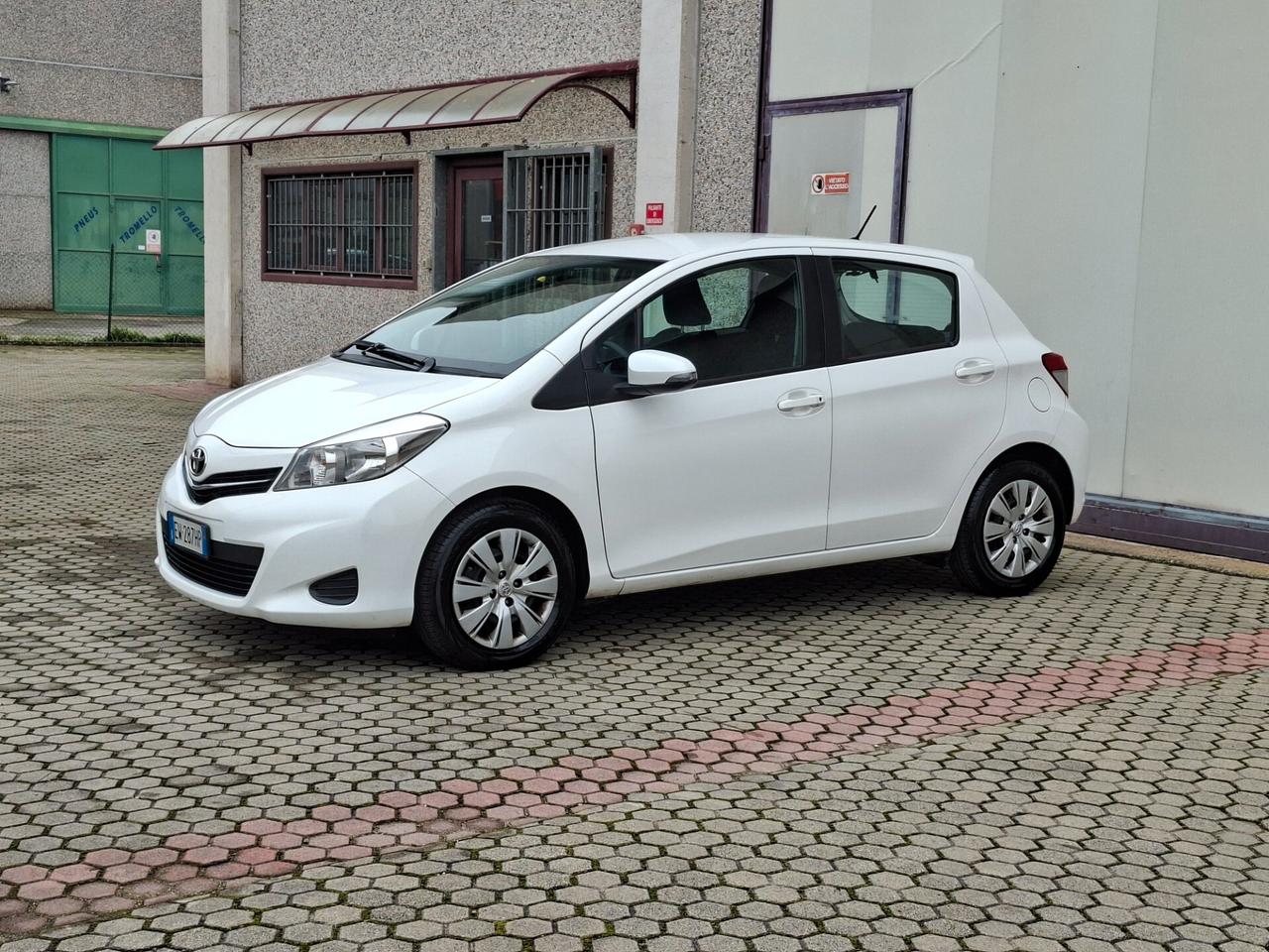 Toyota Yaris 1.0 Lounge *UNICO PROPRIETARIO*