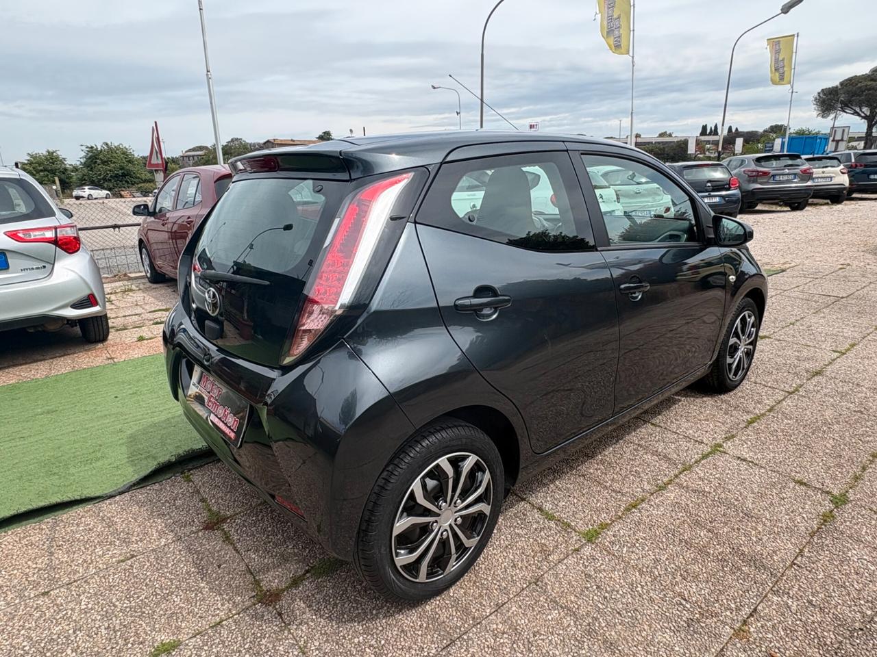Toyota Aygo 1.0 VVT-i 69 CV 5 porte x-business