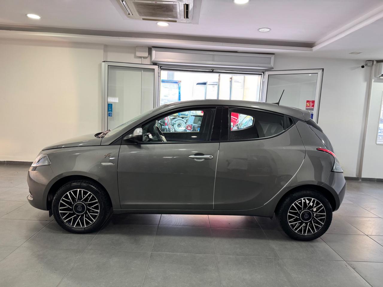 Lancia Ypsilon 1.0 FireFly 5 porte S&S Hybrid Alberta Ferretti