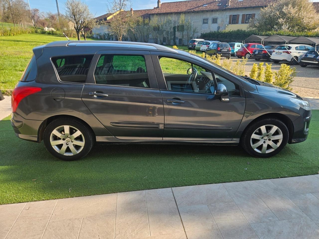 Peugeot 308 2.0 HDi 136CV aut. SW Ciel Féline 7 posti