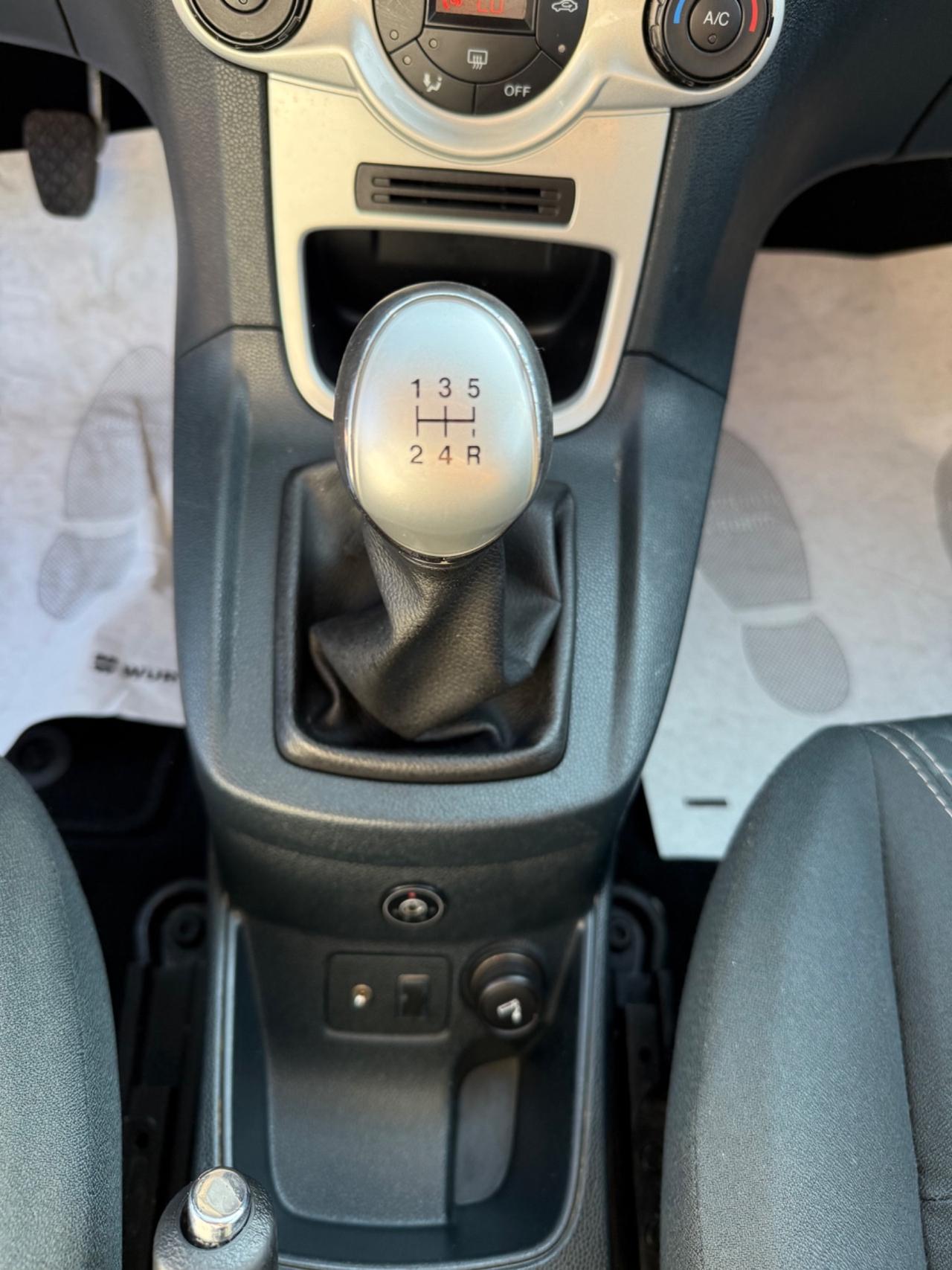 Ford Fiesta 1.4 5 porte Bz.- GPL Titanium