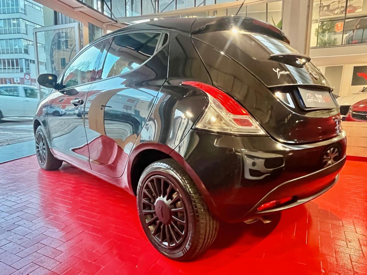 Lancia Ypsilon 1.2 69 CV 5 porte GPL Ecochic Elefantino Blu OK NEOPATENTATI