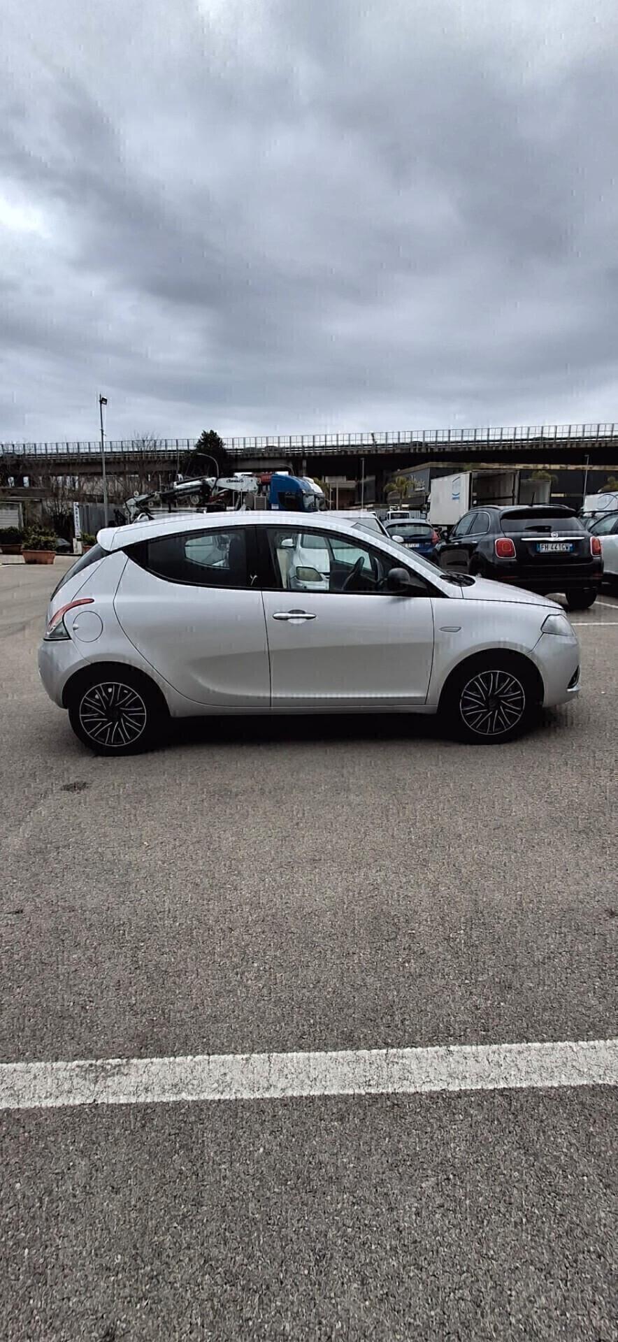 Lancia Ypsilon 1.2 69 CV 5 porte GPL Ecochic Platinum