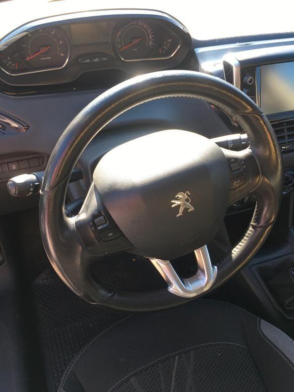 Peugeot 208 1.4 HDi 68 CV 5 porte Allure