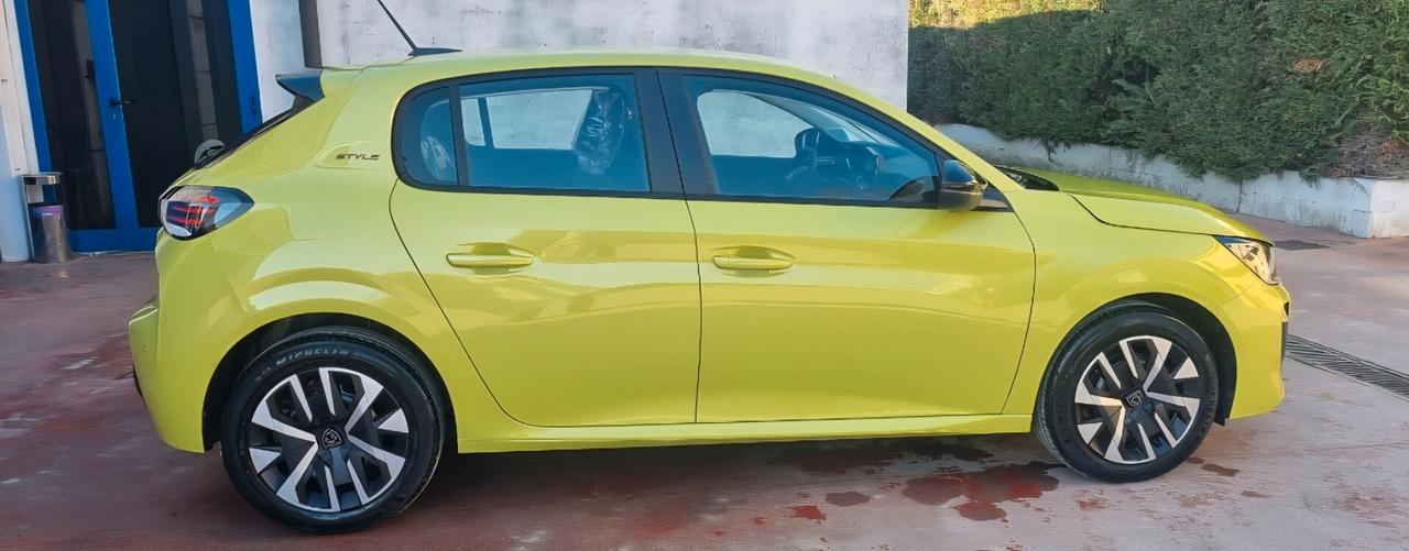 Peugeot 208 1.2 PURETECH STYLE S&S KM ZERO 100 CV PER NEOPATENTATI