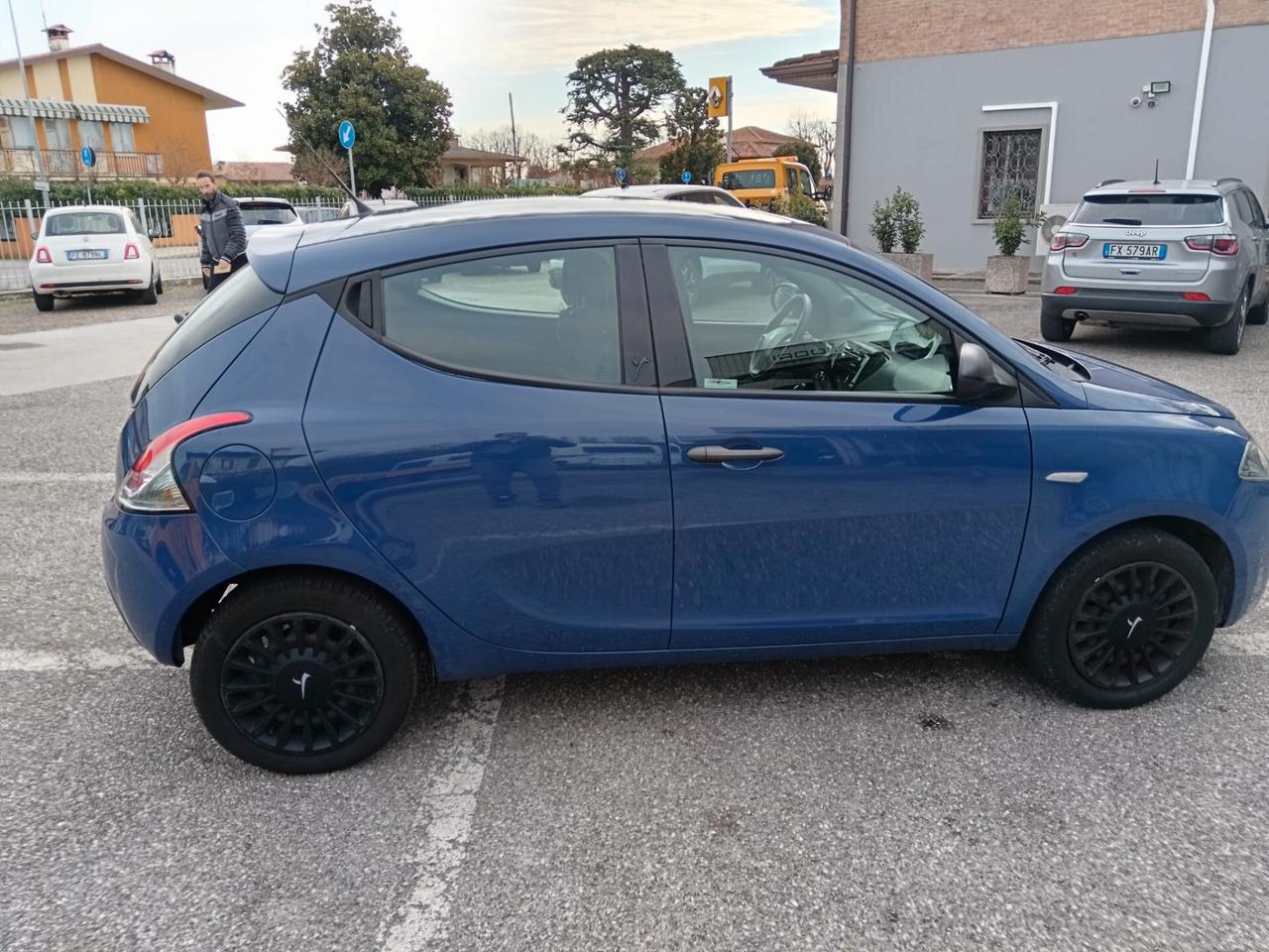 Lancia Ypsilon 1.2 69 CV 5 porte Mya