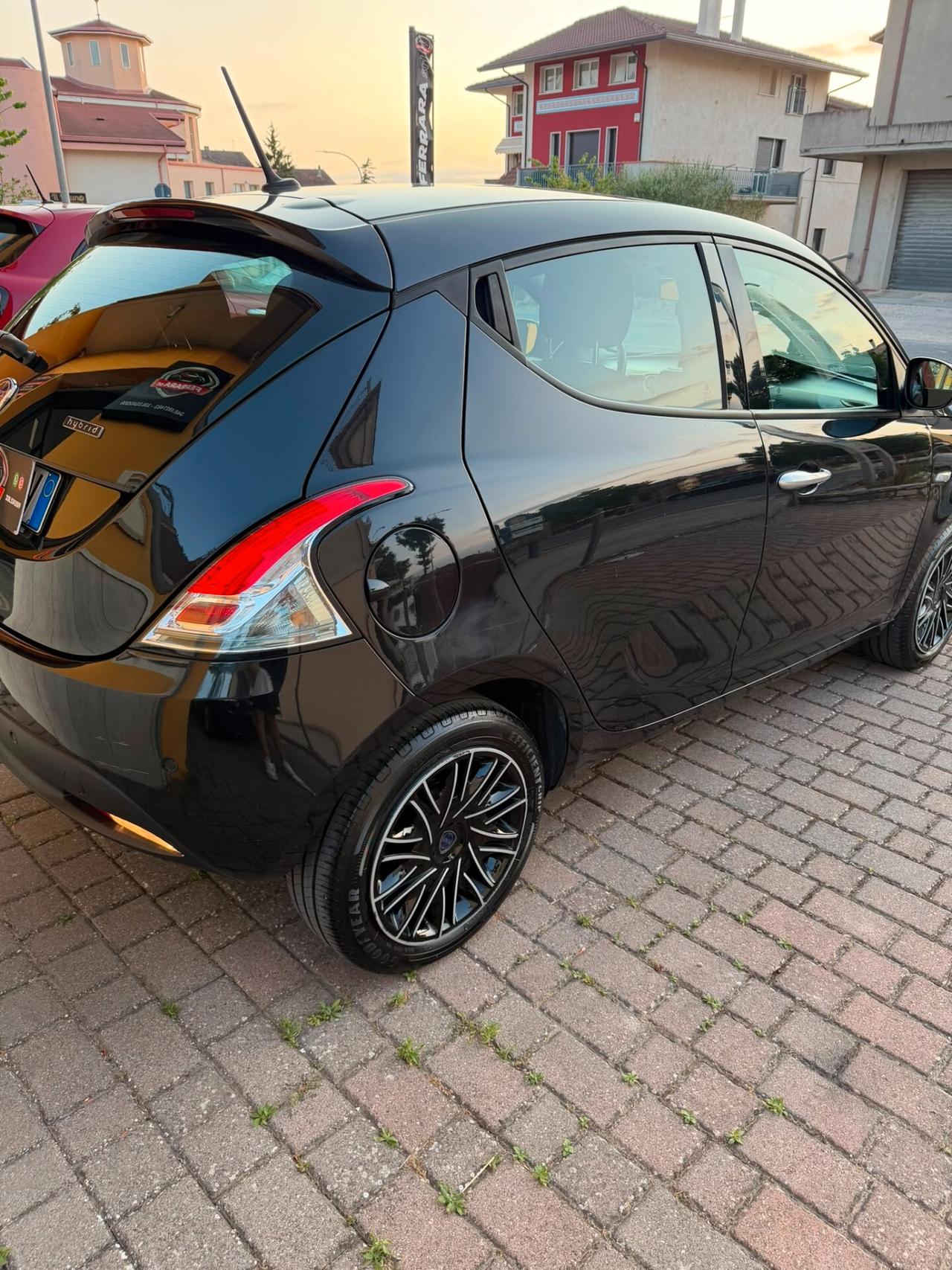 Lancia Ypsilon 1.0 FireFly 5 porte S&S Hybrid Alberta Ferretti