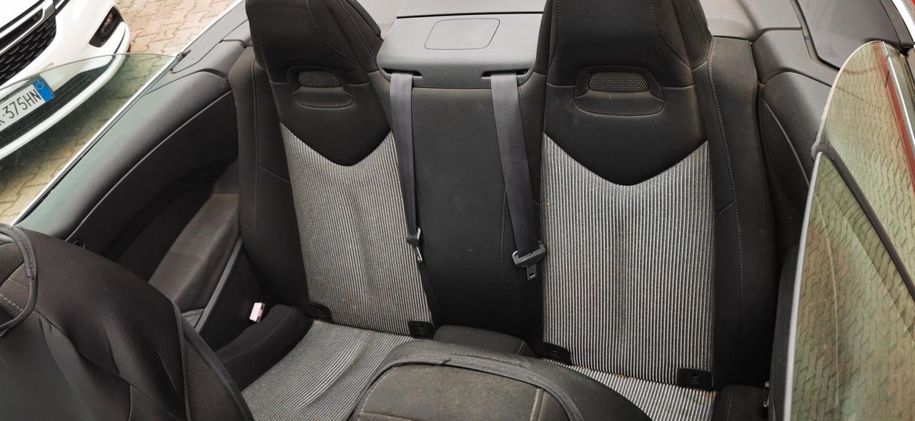 Peugeot 308 1.6 HDi 112CV CC Féline