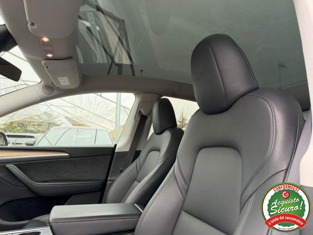 TESLA Model Y Performance AWD IN ARRRIVO