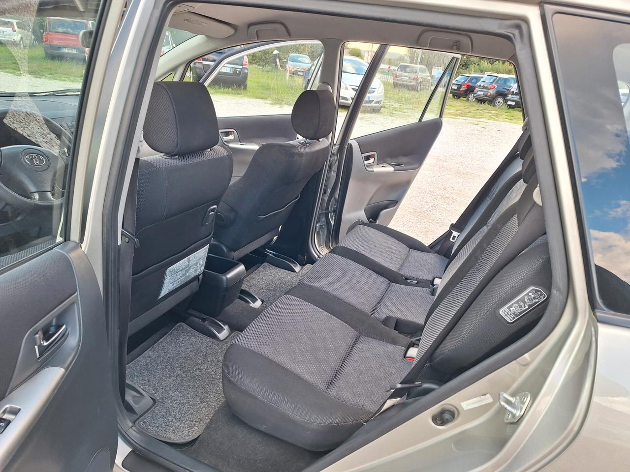 Toyota Corolla Verso 2.0 tdi D-4D NEOPATENTATI FAMIGLIARE