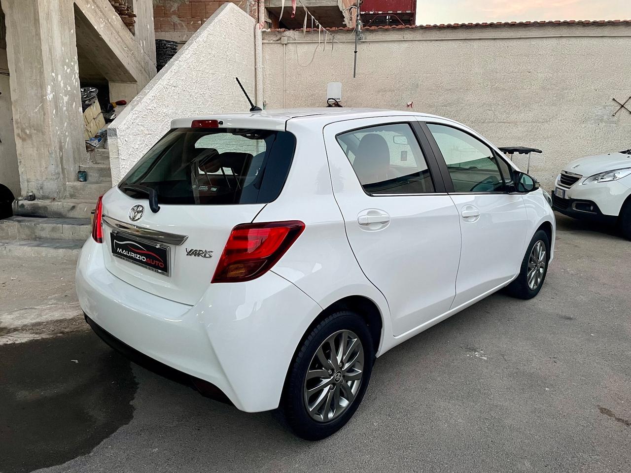 Toyota Yaris 1.0 5 porte Lounge Full navigatore retrocamera dal nord Italia
