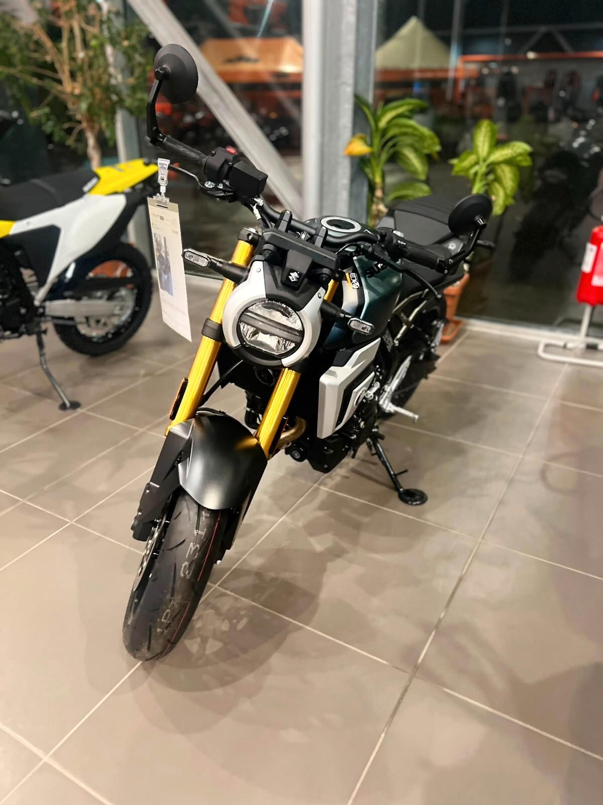 Suzuki GSX-8T