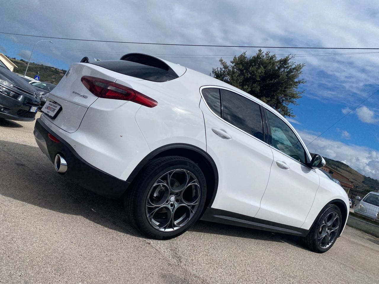 Alfa Romeo Stelvio 2.2 Turbodiesel 180 CV AT8 RWD Executive