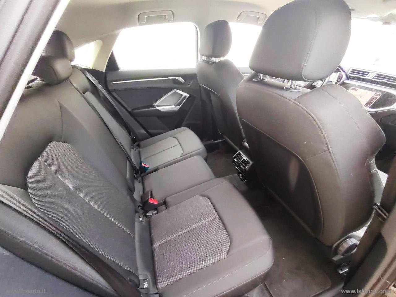 AUDI Q3 SPB 35 TDI quattro S tr. Ident. Black
