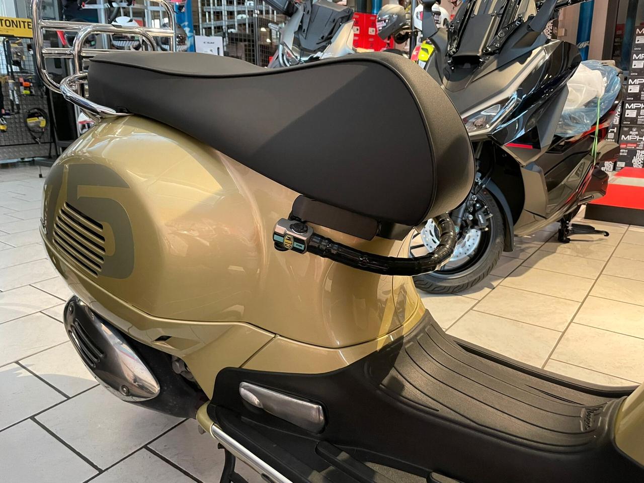 Vespa GTS 300 SUPERTECH 75°