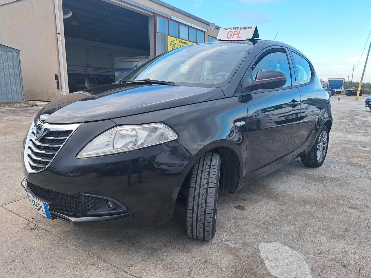 Lancia Ypsilon 1.2 BENZINA/GPL - 2014 LONDON PARIS