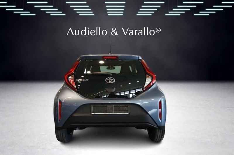 Toyota Aygo X 1.0 B.72 CV 5 p. Active + SEDILI ANT. RISCALDABILI e PROMO CERCHI IN FERRO E GOMME TERMICHE