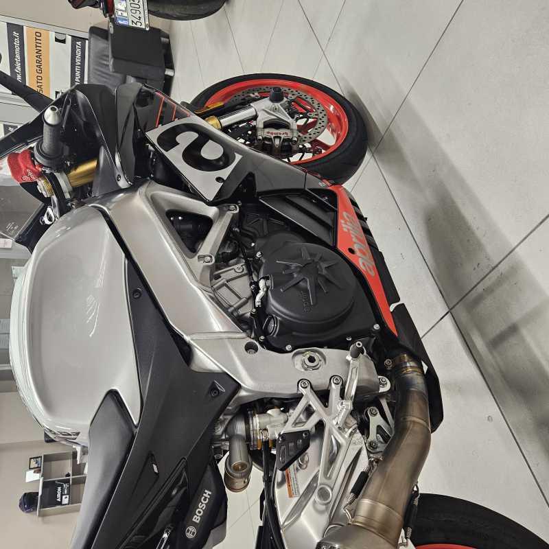 Aprilia RSV4 RR - 2021
