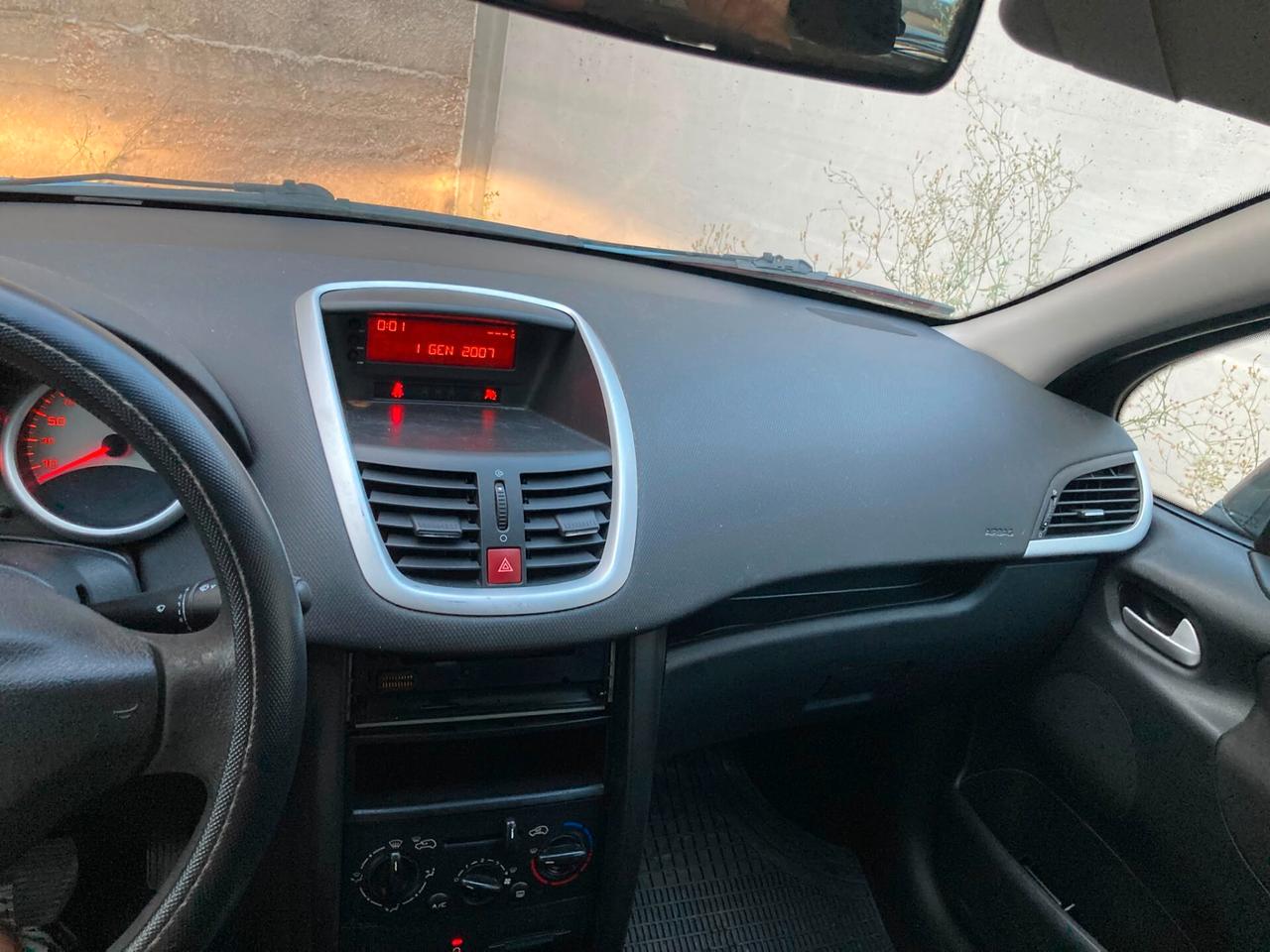 Peugeot 207 1.4 75CV 5 porte GPL