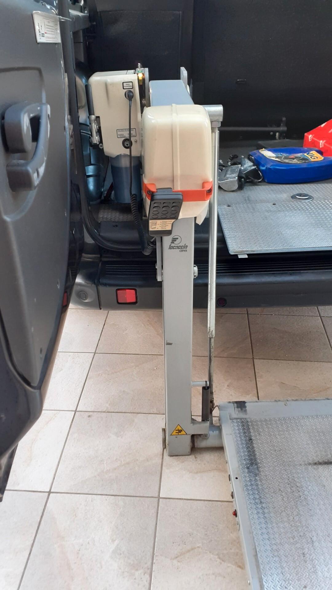 Doblò 1.4 benzina trasporto disabili pedana