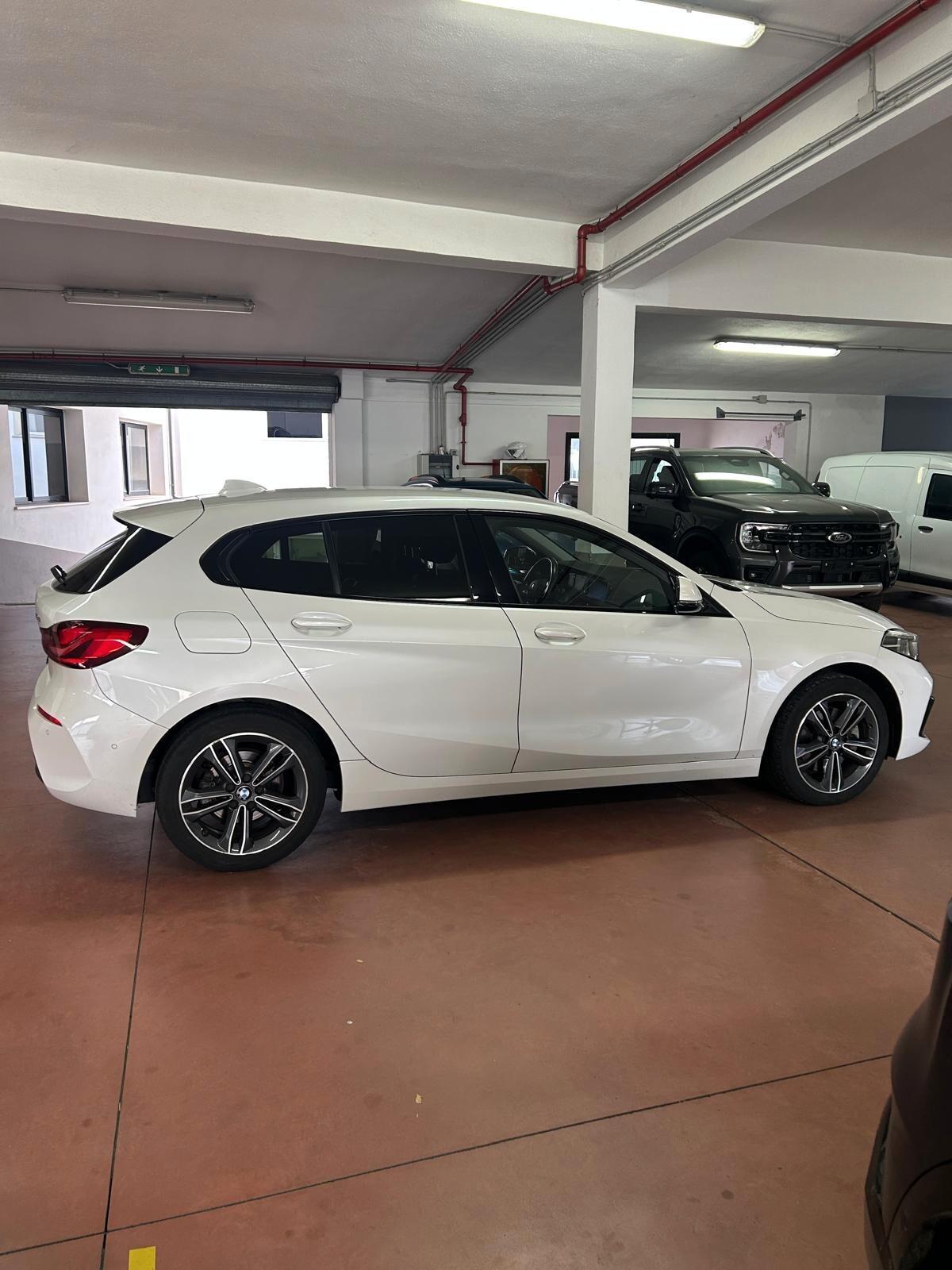 Bmw 116 116d 5p. Msport