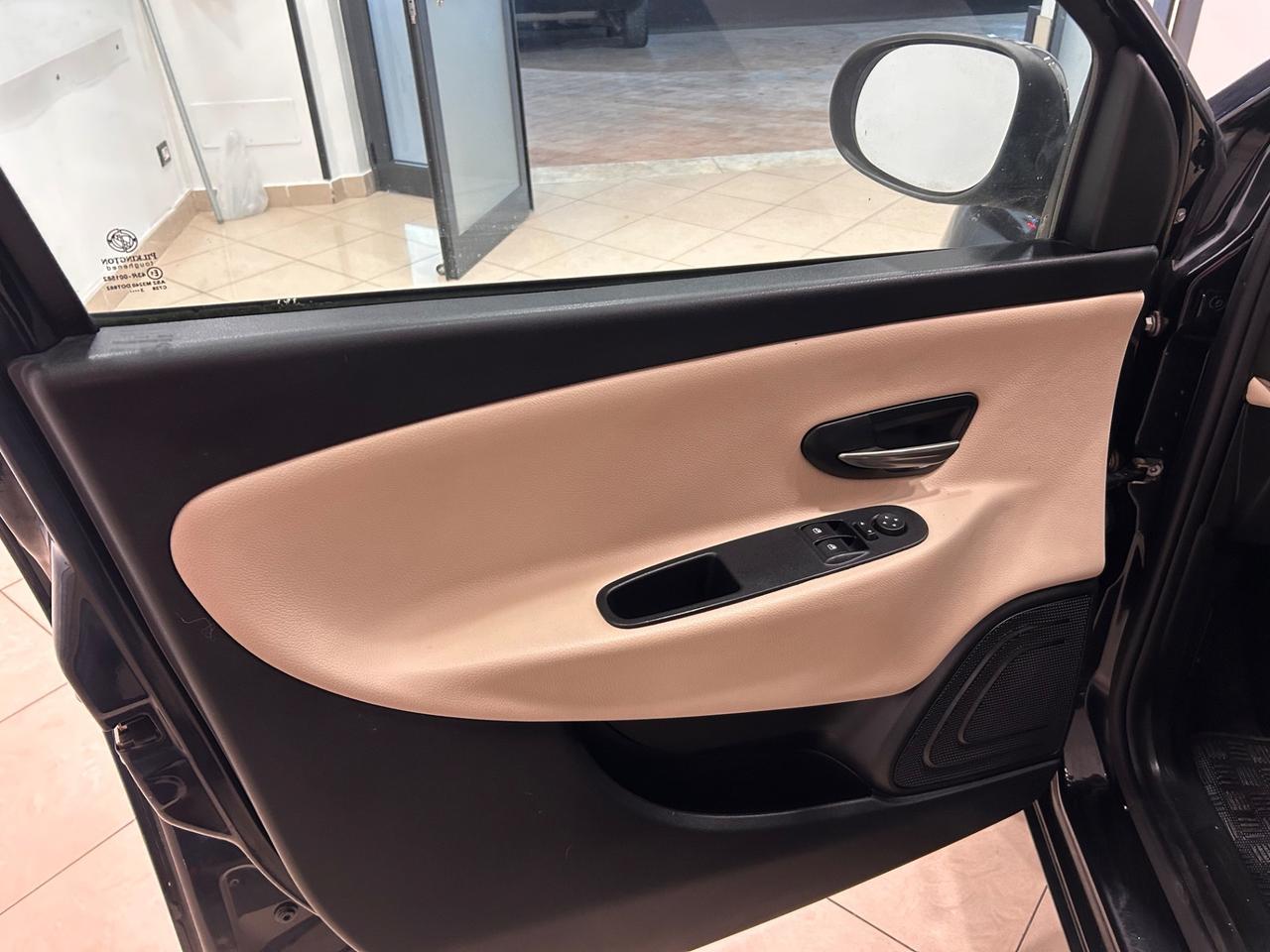 Lancia Ypsilon 1.2 69 CV 5 porte Gold