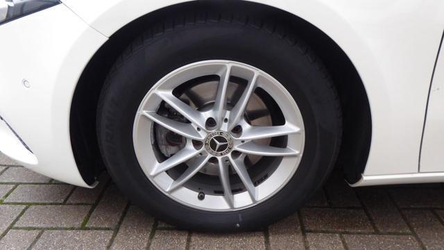 MERCEDES-BENZ A 180 d Automatic Business