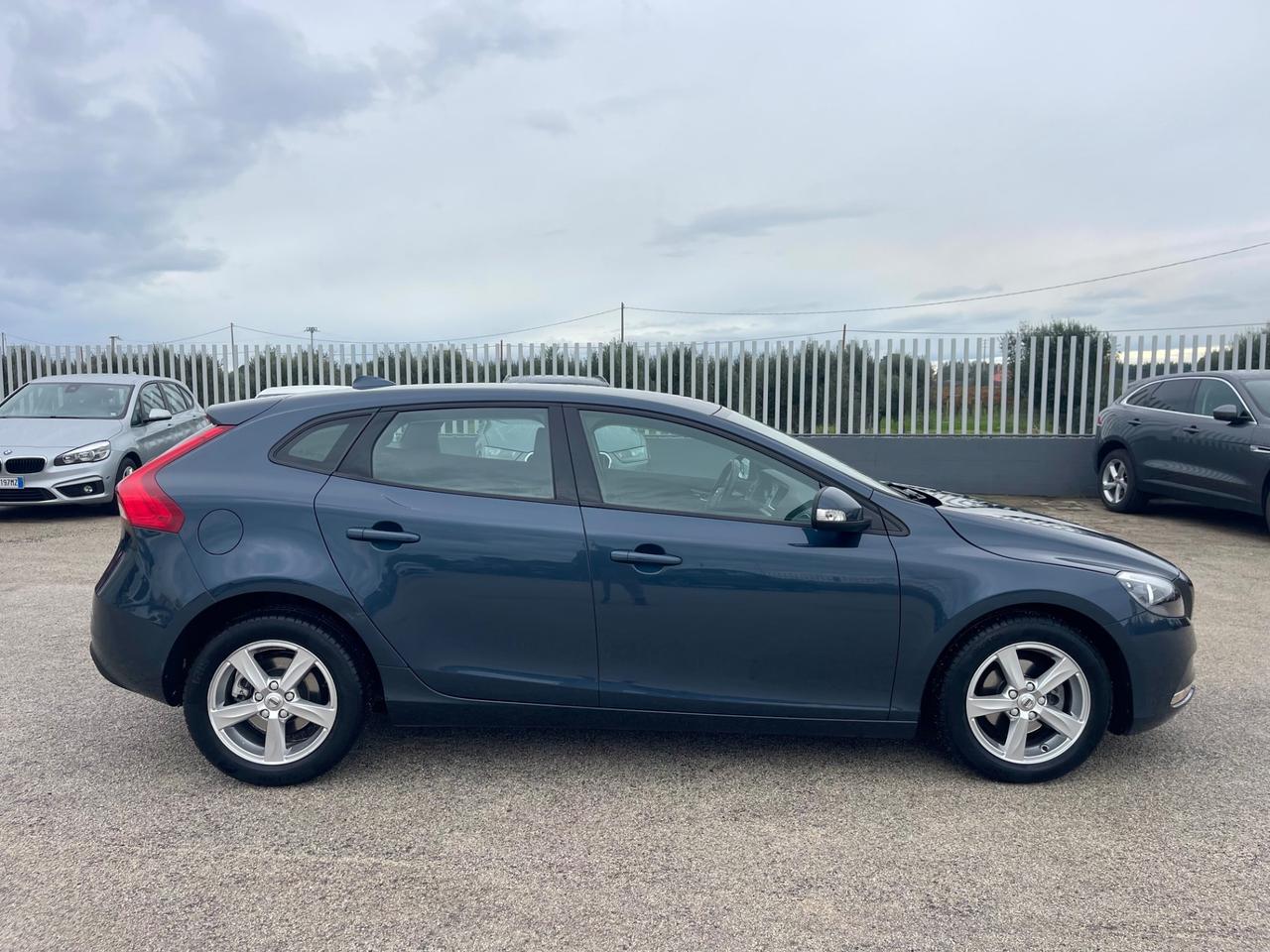 VOLVO V40 2.0D D2 120CV MANUALE FULL NAVI MY16