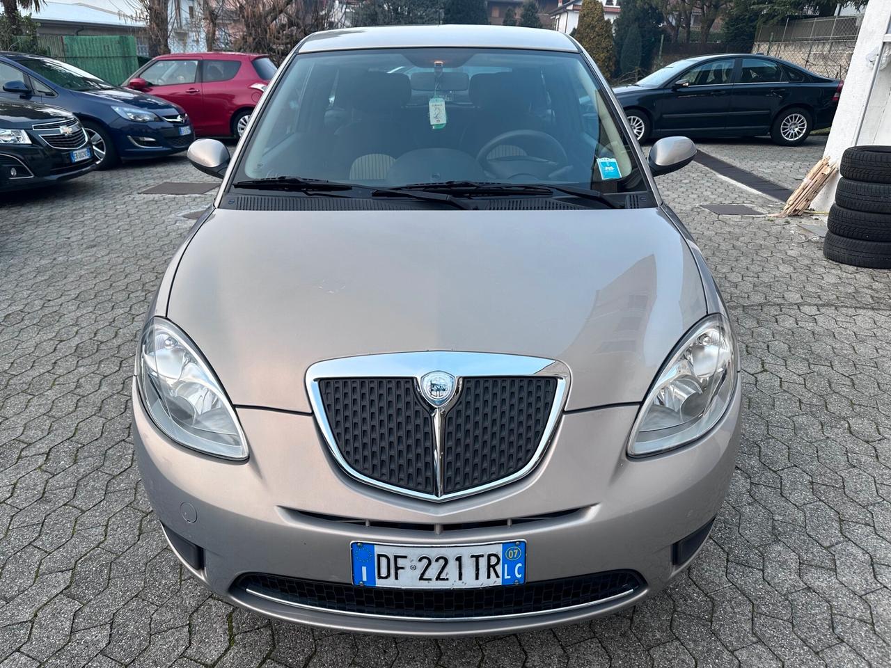 Lancia Ypsilon 1.2 Argento*NEOPATENTATI