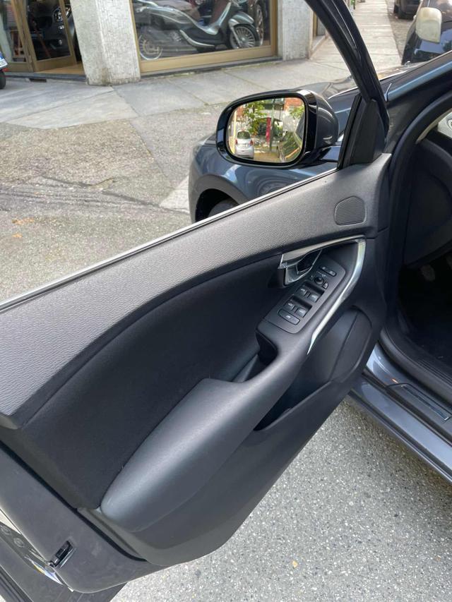 VOLVO V40 D2 1.6 Momentum