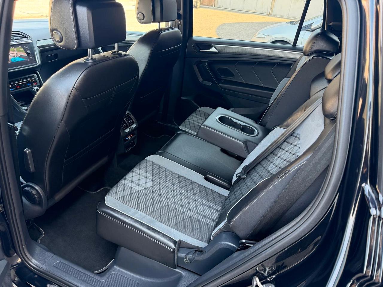 Volkswagen Tiguan Allspace 2.0 TDI SCR DSG R-Line 7 POSTI GRANZIA UFFICIALE FINO 2028