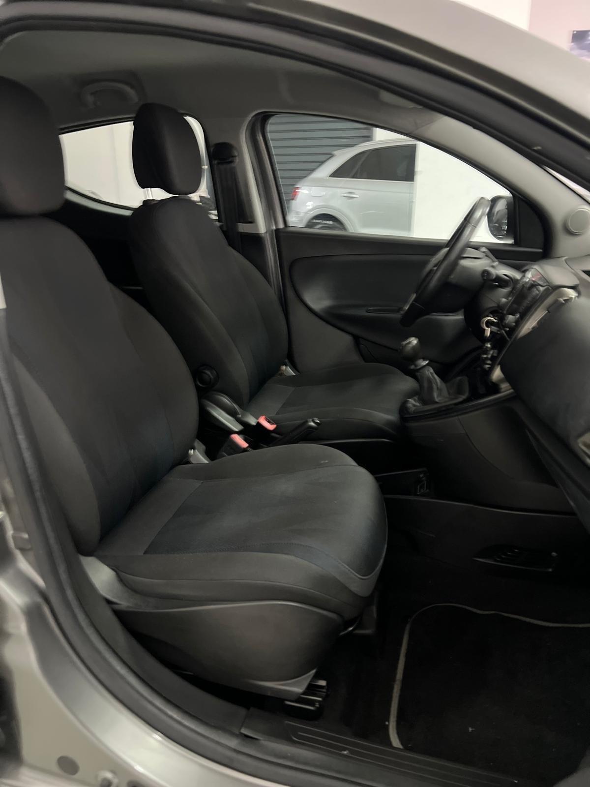 Lancia Ypsilon 1.2 69 CV 5 porte S&S Platinum