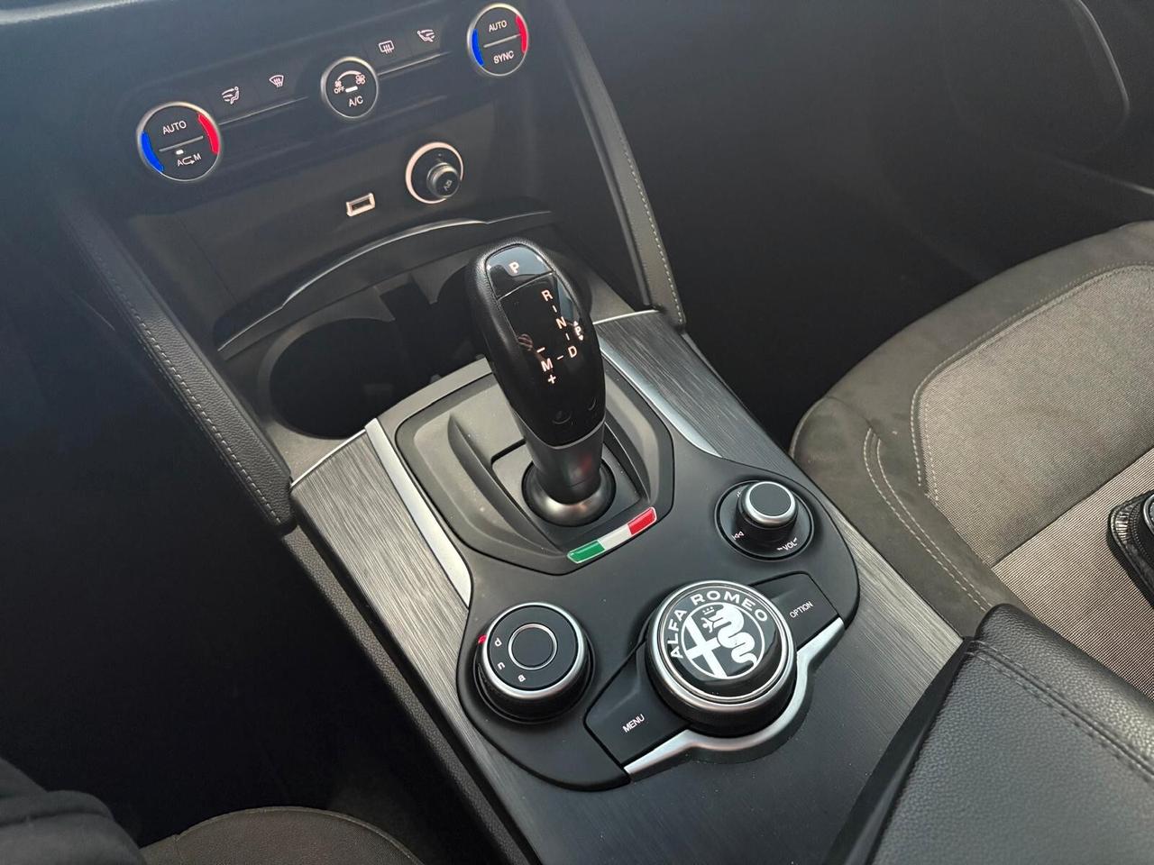 Alfa Romeo Stelvio 2.2 Turbodiesel 180 CV AT8 Q4 Business