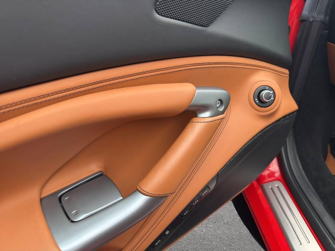 Ferrari F8 3.9 SOLLEVATORE FULL CARBON ITALIANA !