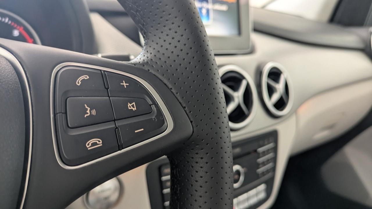 Mercedes-benz B 180 B 180 d Automatic AMG Line Advanced Plus