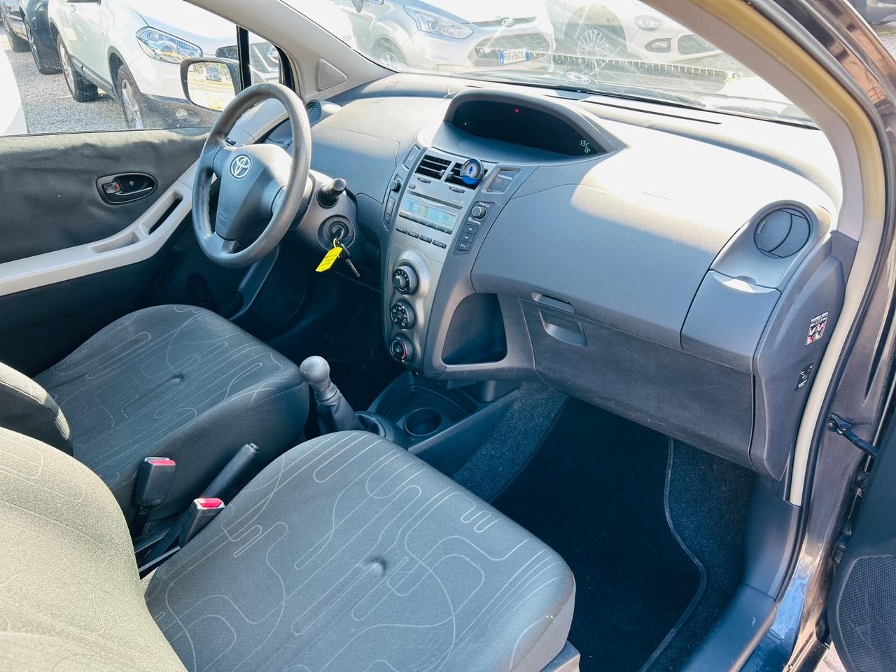 Toyota Yaris 1.0 3P Luxury pack